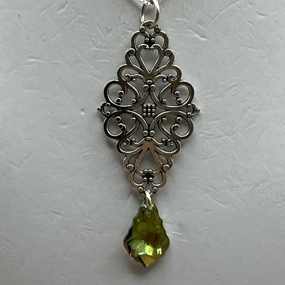Silver and Green Swarovski Crystal Filigree Necklace with Vintage Charm - Picture 4 of 4